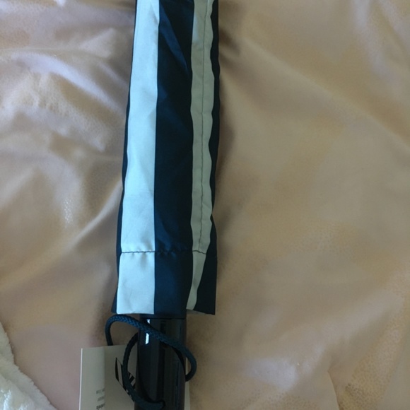 Kate spade road trip navy stripe travel umbrella nwt - Picture 5 of 5